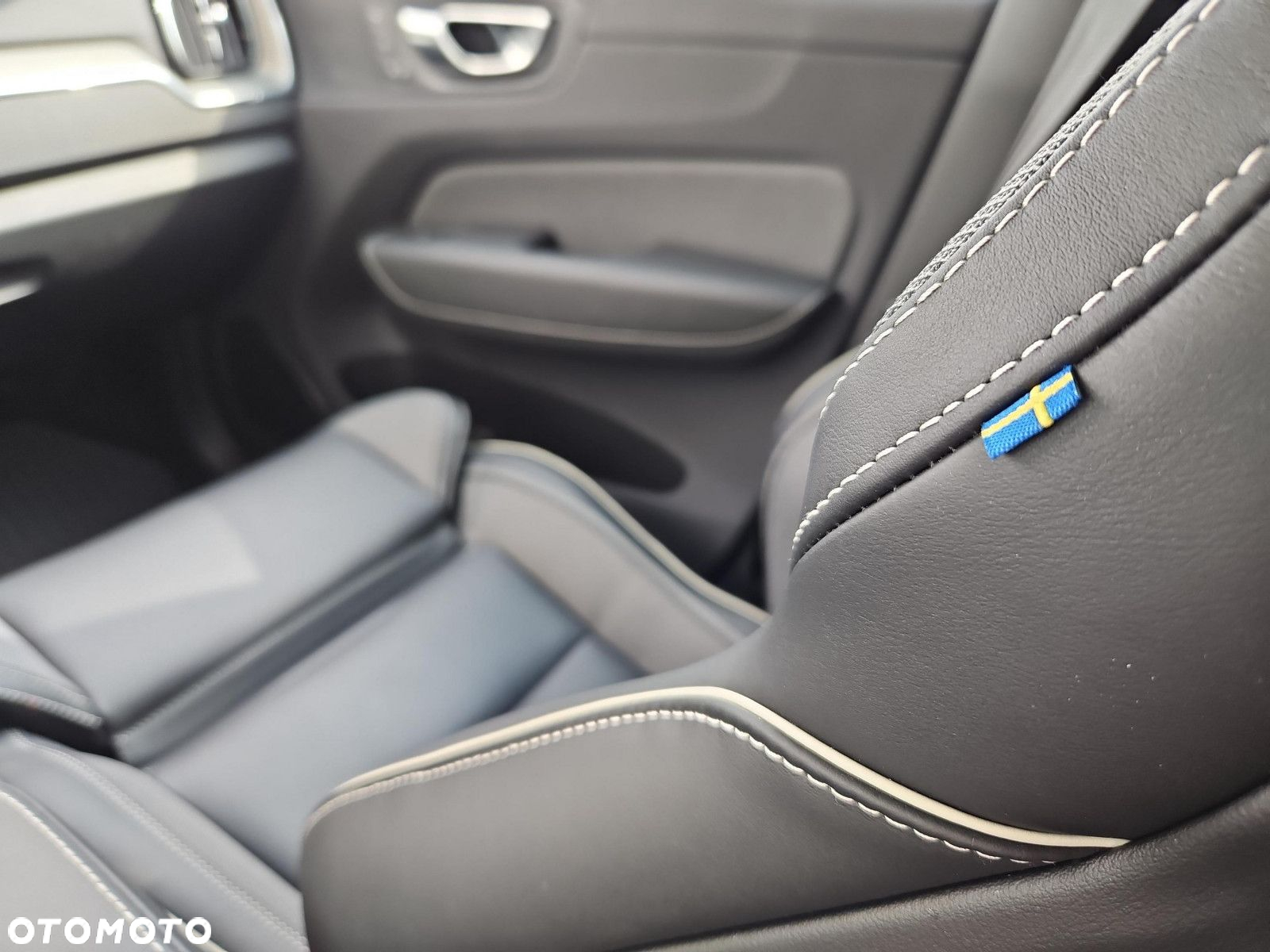 Volvo XC 60 B4 B Plus Dark - 27