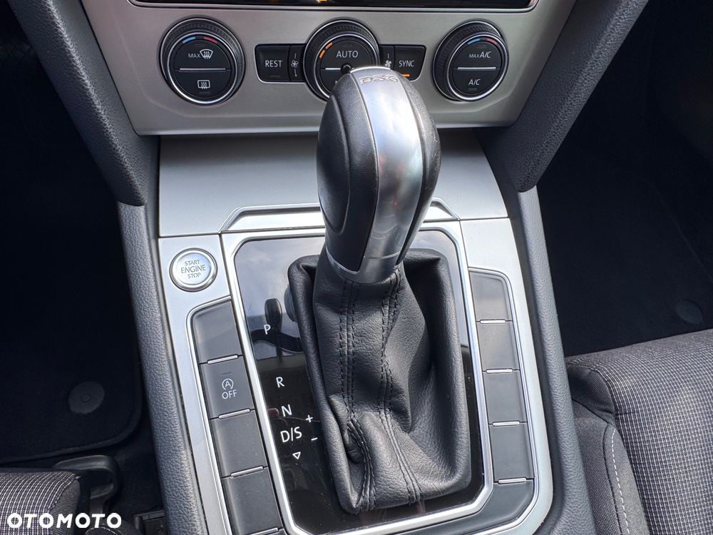 Volkswagen Passat - 36