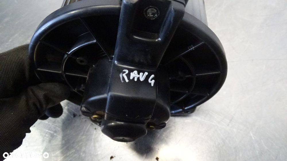 WENTYLATOR NAWIEWU TOYOTA RAV4 II 2.0D4D - 3