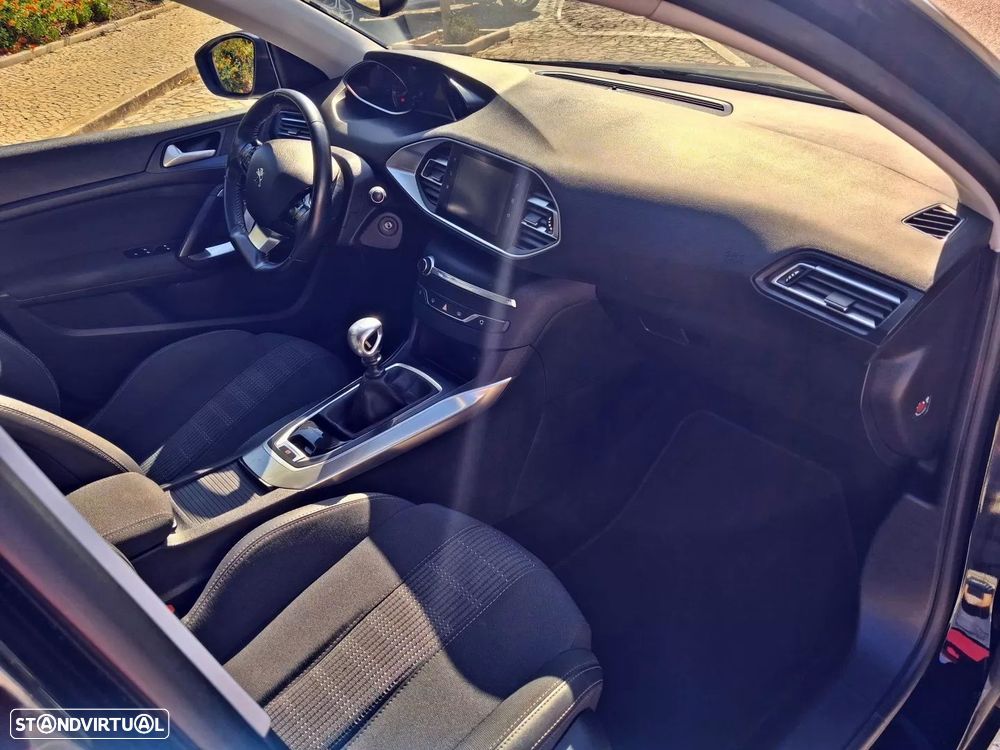 Peugeot 308 SW 1.2 PureTech Allure Pack - 25