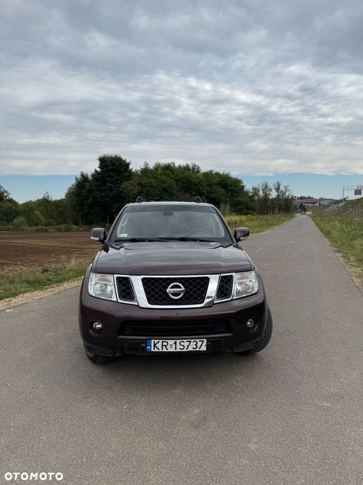 Nissan Pathfinder 2.5 D SE - 2