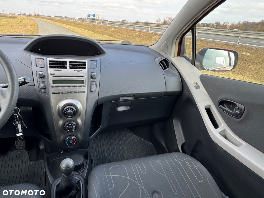 Toyota Yaris 1.0 Luna EU5 - 25