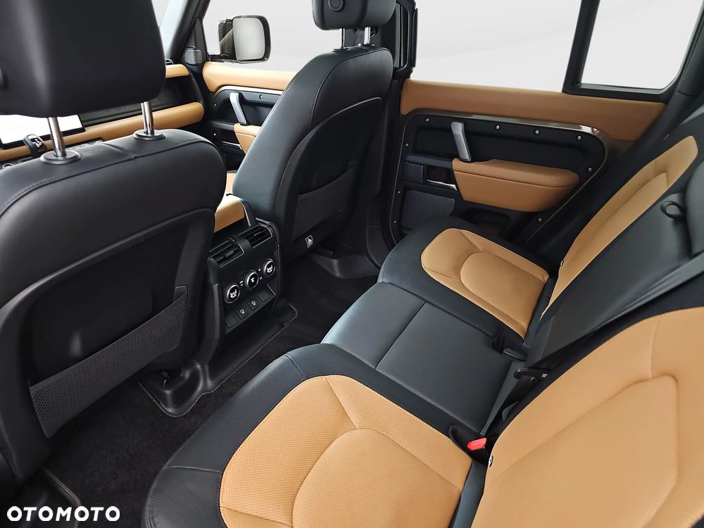 Land Rover Defender 3.0 D300 mHEV X-Dynamic HSE - 36