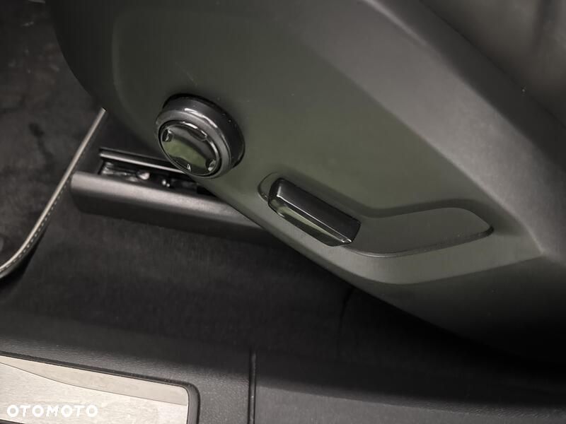 Volvo XC 60 D4 SCR AWD R-Design - 17