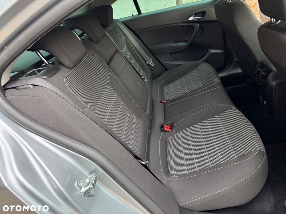Opel Insignia - 30
