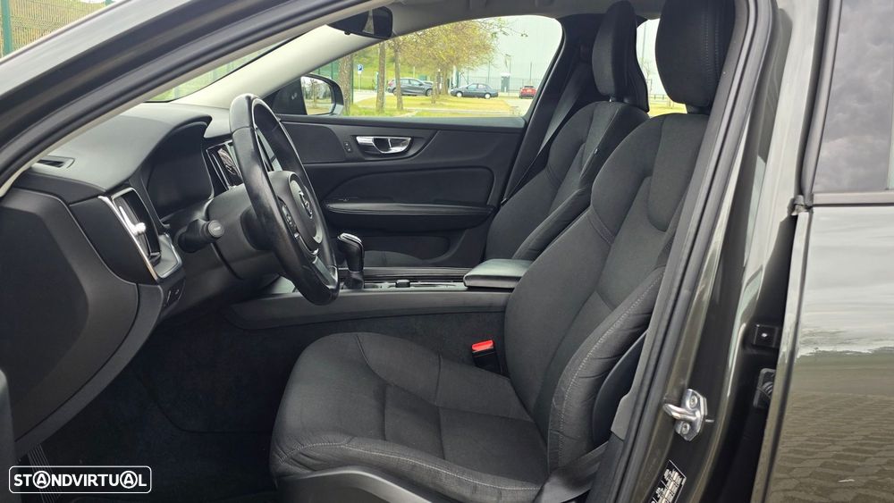Volvo V60 2.0 D3 Momentum Core - 10