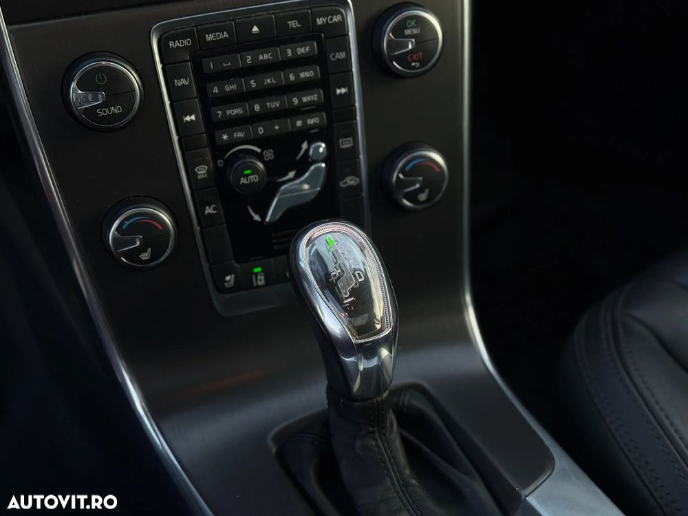 Volvo V60 D4 Geartronic Momentum - 12