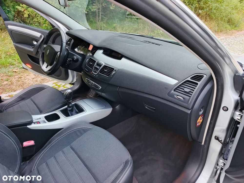 Renault Laguna dCi 150 FAP GT - 13