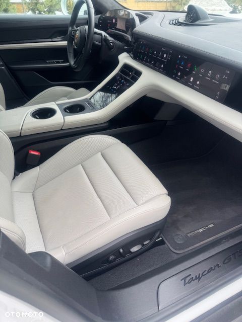 Porsche Taycan - 23