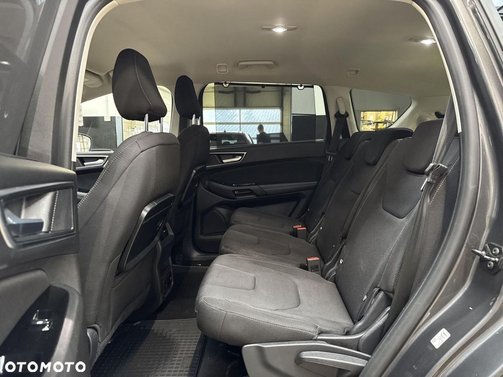 Ford S-Max - 11