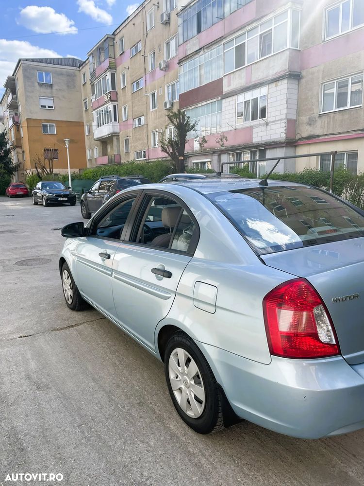 Hyundai Accent - 5