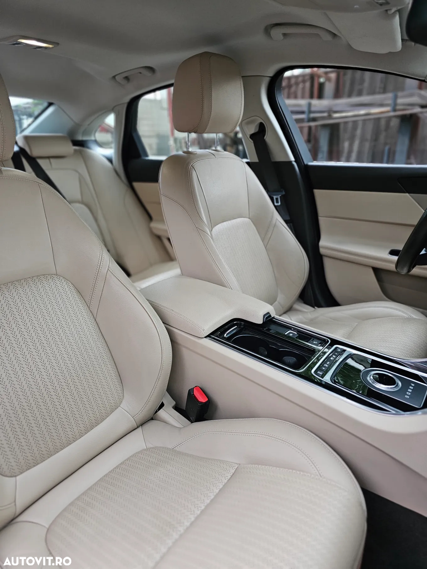 Jaguar XF 20d RWD E-Performance Prestige - 8