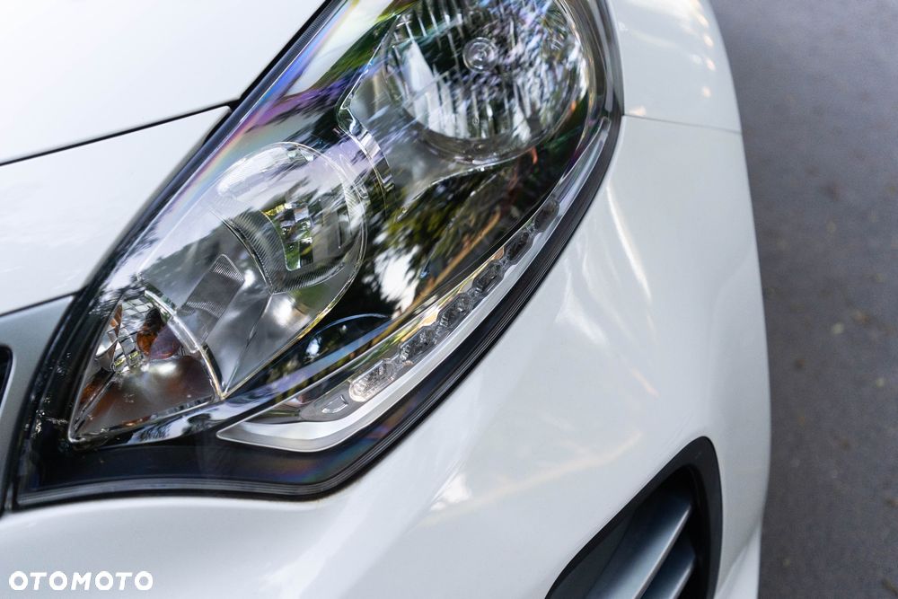 Kia Rio 1.4 L - 33