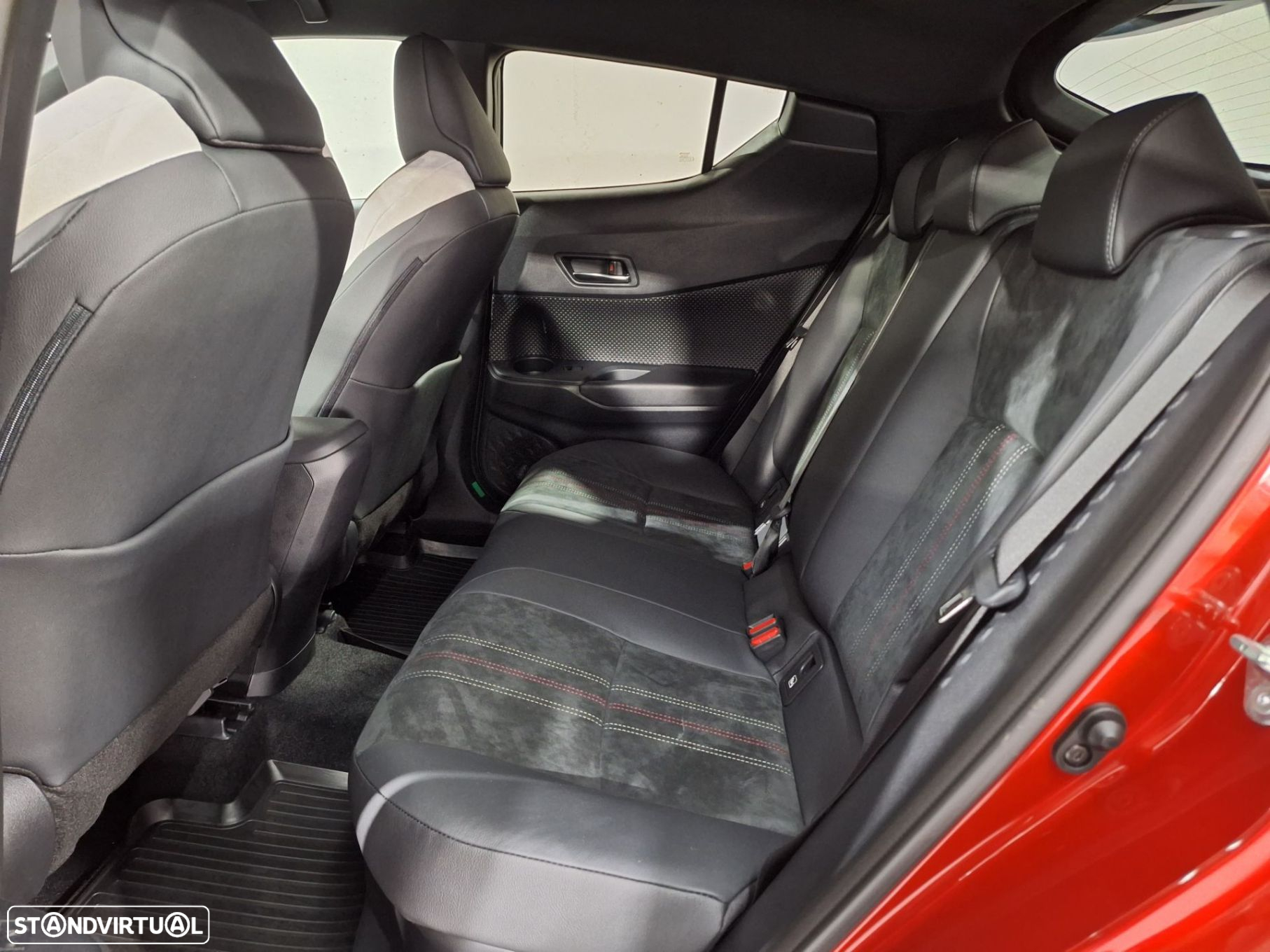 Toyota C-HR - 11