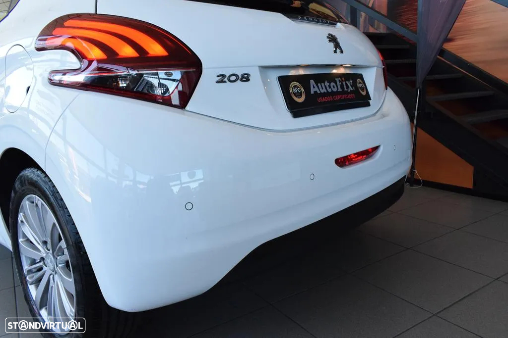 Peugeot 208 1.2 PureTech Signature - 44