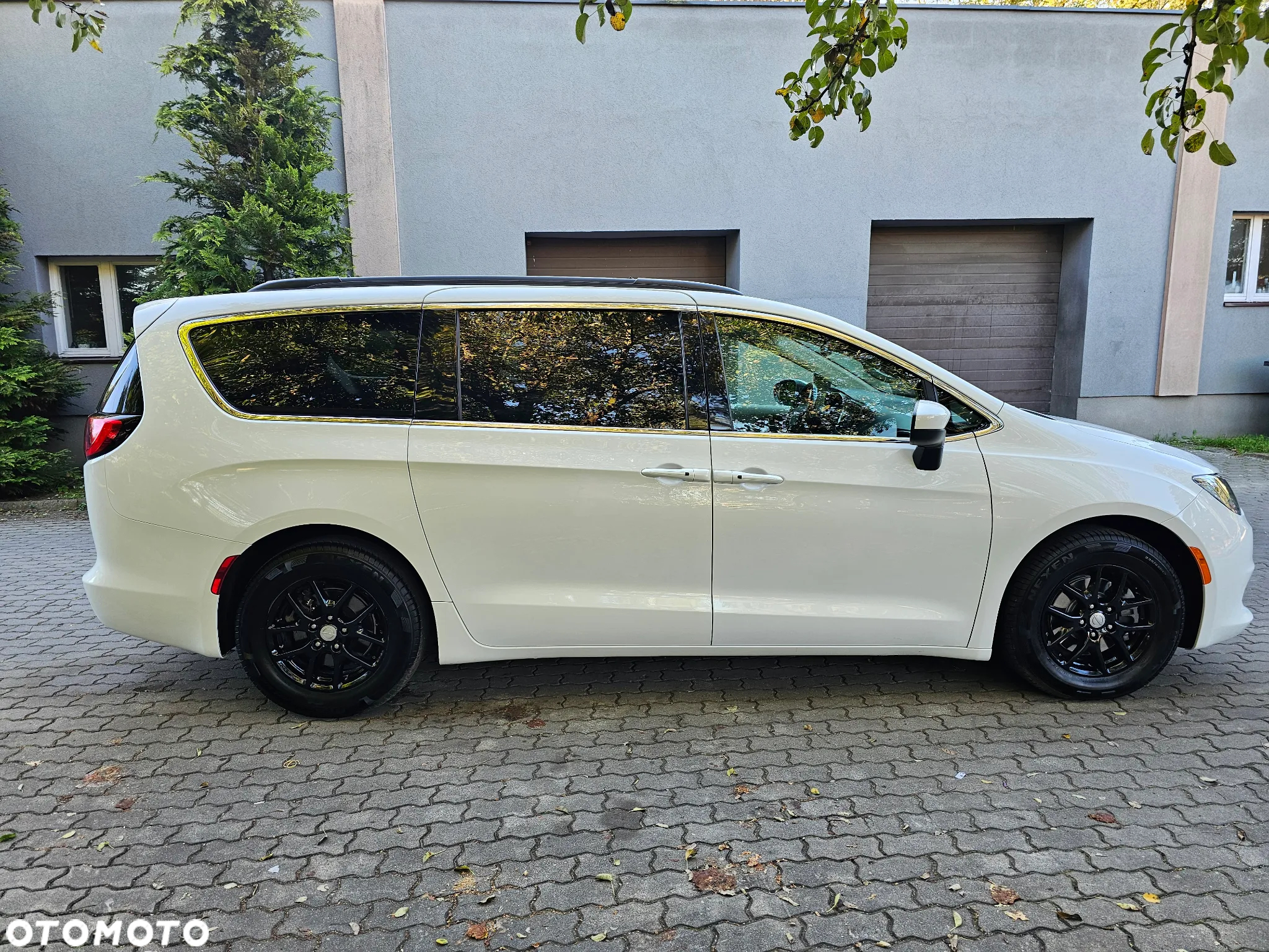 Chrysler Pacifica - 34