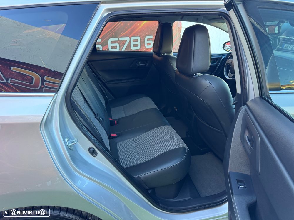 Toyota Auris Touring Sports 1.8 HSD Exclusive +Sky+Navi - 10