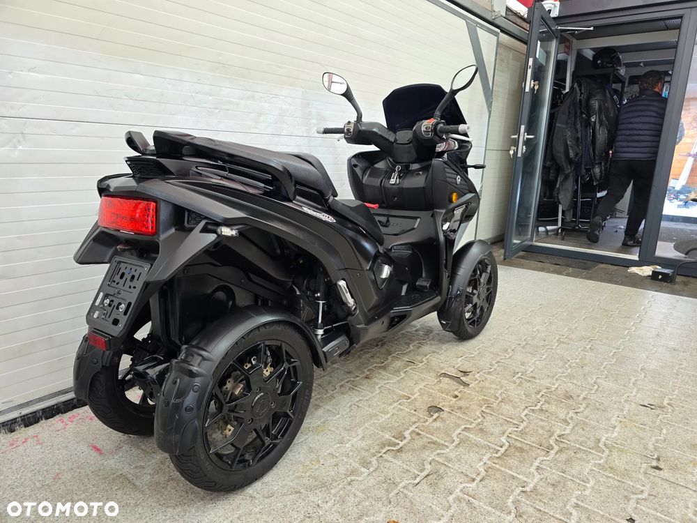 Piaggio MP-3 - 11