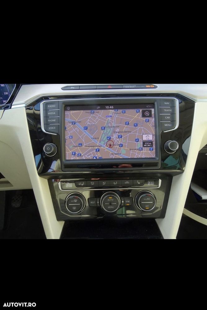 Volkswagen Passat Variant 2.0 TDI (BlueMotion Technology) Highline - 11