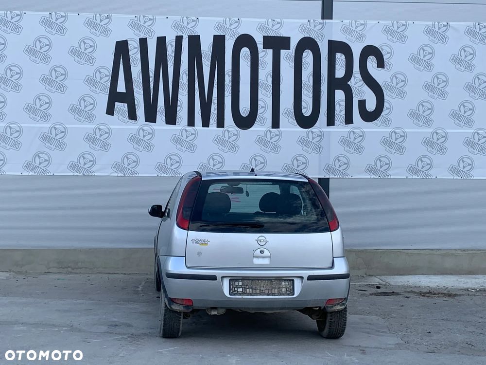OPEL CORSA 2003 *SAMOCHÓD NA CZĘŚCI* 3007 MASKA, LAMPA, DRZWI, LUSTERKO, ZDERZAK, GRILL, BŁOTNIK, KLAPA, BELKA, DESKA, FOTELE, KANAPA, ĆWIARTKA, KIEROWNICA, TACZE, ZACISKI, ZAWIESZENIE, KOMPLETNY PRZÓD, KOMPLETNY TYŁ, LICZNIK, ZEGARY, PRAWE LEWE PRZÓD TYŁ - 4