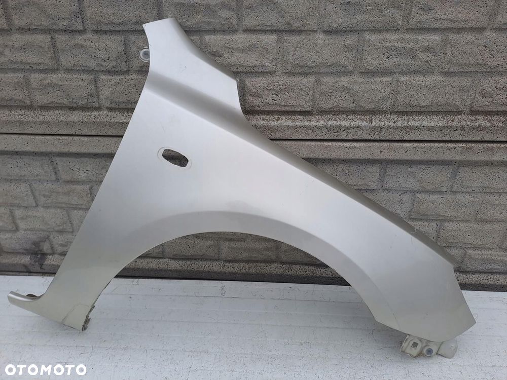 Mazda 3 Hb 03-09 Błotnik Prawy Przedni Oryginał - 1