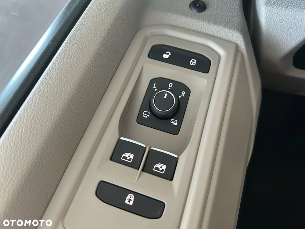 Volkswagen Multivan - 26