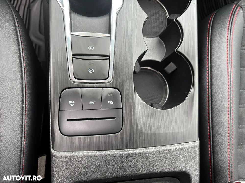 Ford Kuga 2.5 Duratec PHEV ST-LINE X - 27