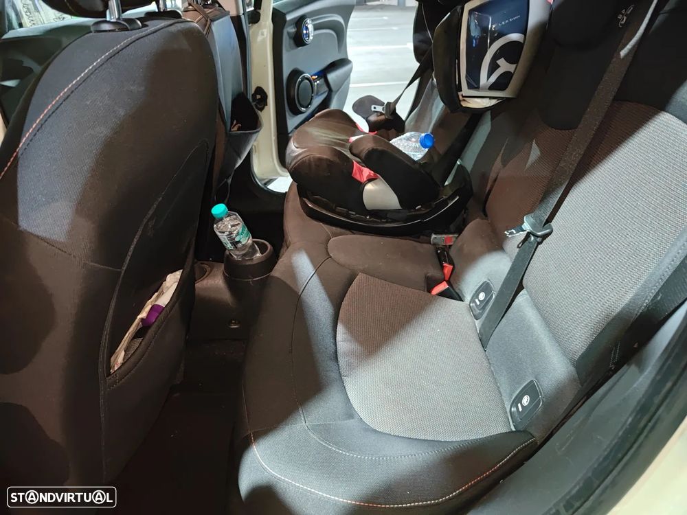 MINI 5 Portas Cooper D Aut. - 13