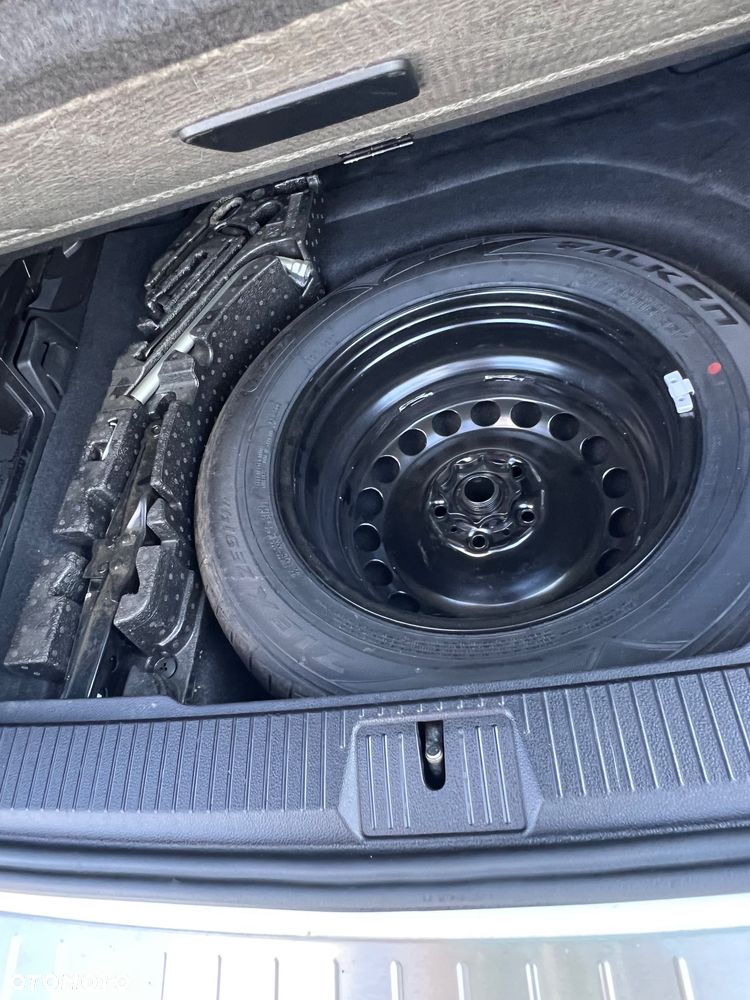 Volkswagen Passat - 13