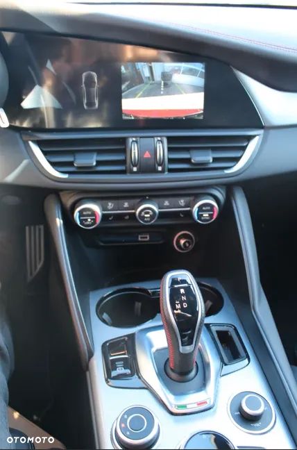 Alfa Romeo Giulia 2.0 Turbo 16V AT8-Q4 Competizione - 12
