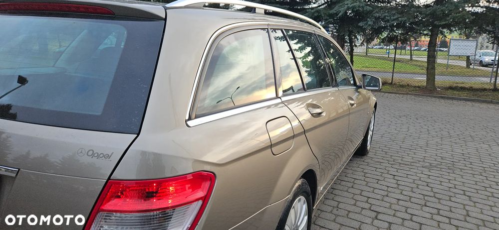 Mercedes-Benz Klasa C 180 T CGI Automatik BlueEFFICIENCY Avantgarde - 18