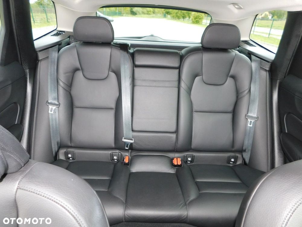 Volvo XC 60 D4 Momentum Pro - 10