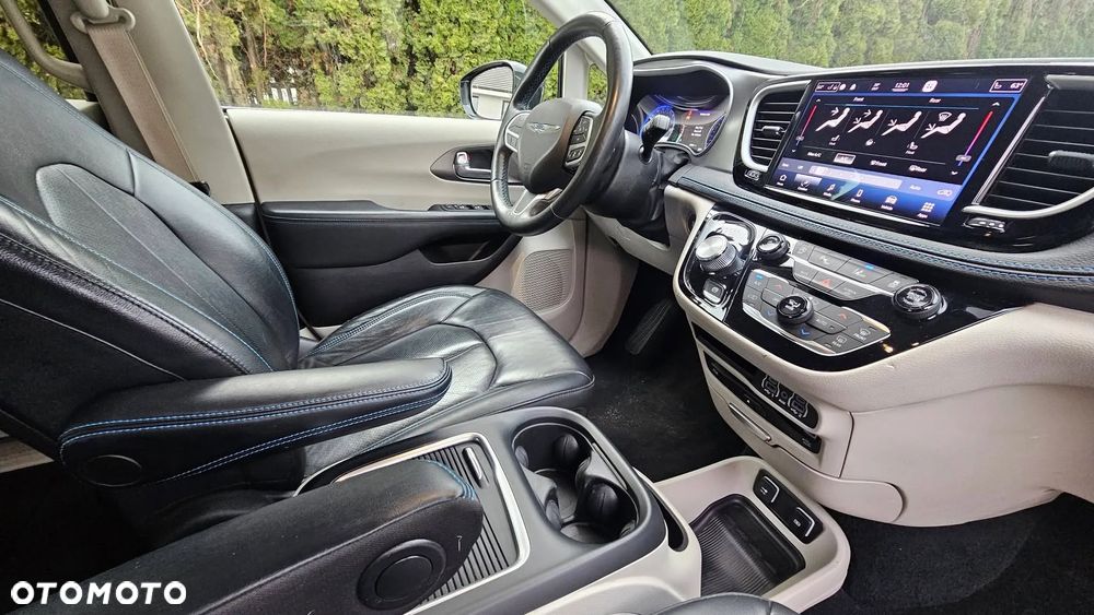 Chrysler Pacifica - 11