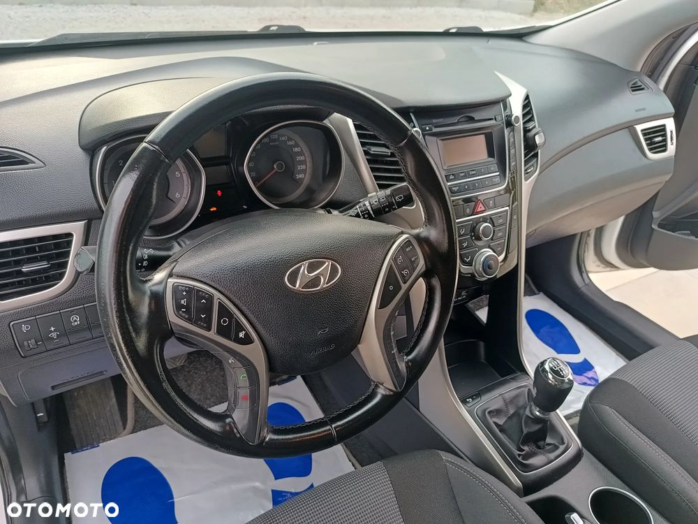 Hyundai i30 blue 1.6 CRDi Style - 24