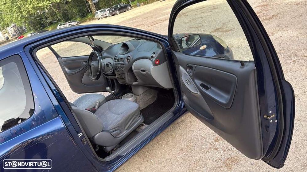 Toyota Yaris 1.0 Base C/Radio - 10