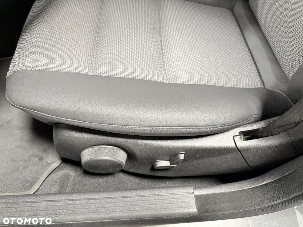 Mercedes-Benz Klasa C 200 CDI DPF (BlueEFFICIENCY) 7G-TRONIC Avantgarde - 40