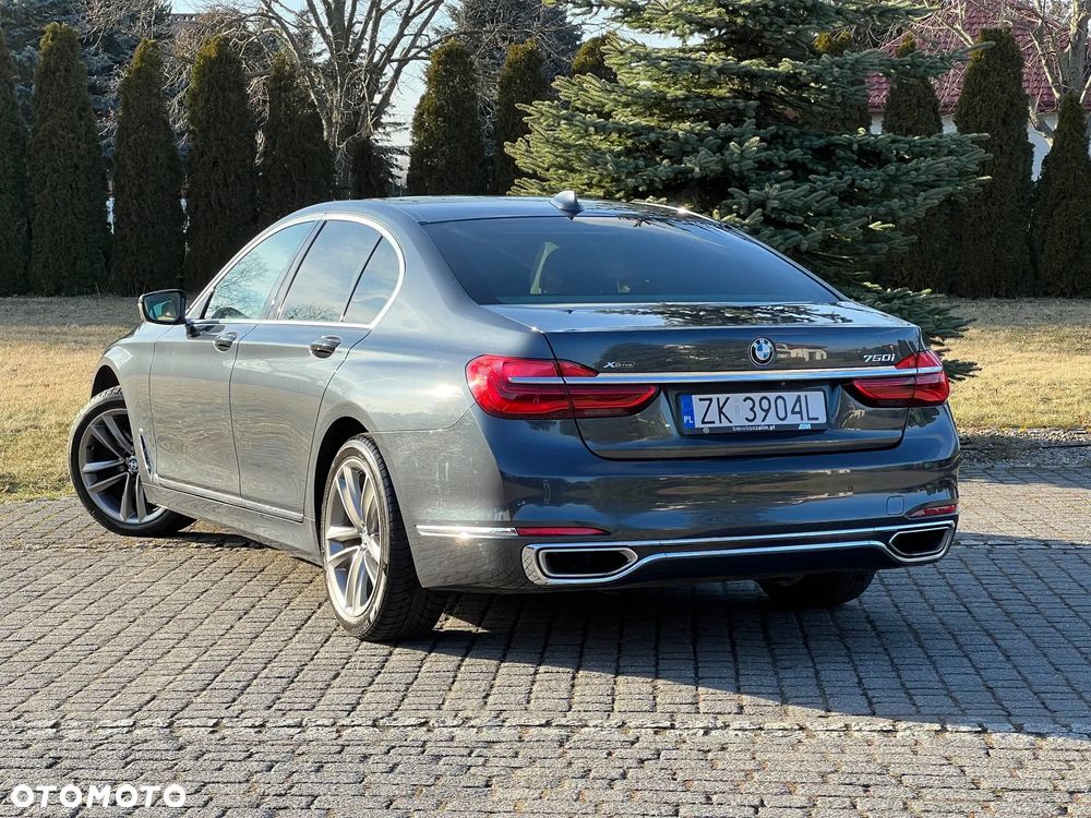 BMW Seria 7 750i xDrive - 6