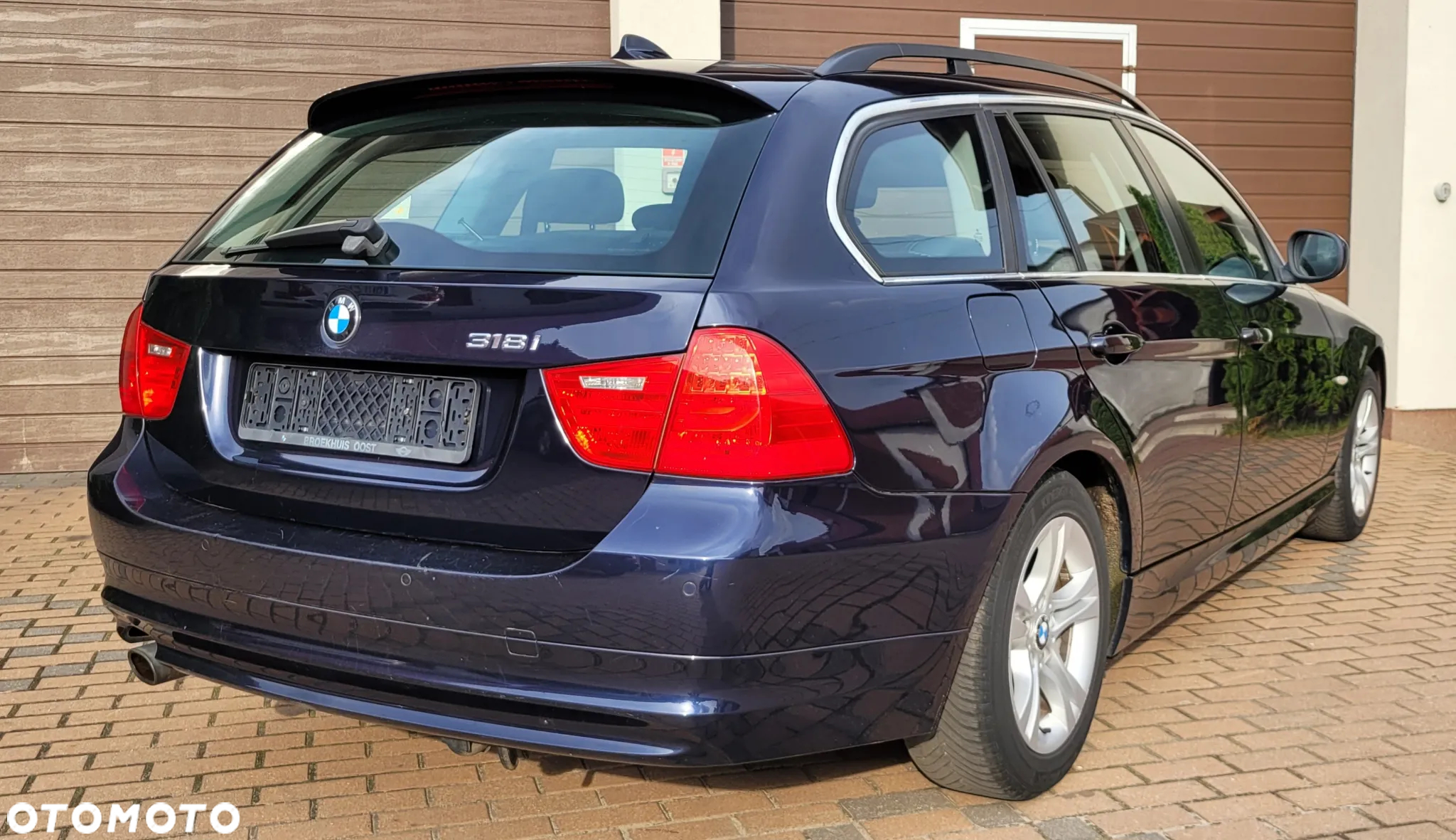 BMW Seria 3 318i Touring - 16