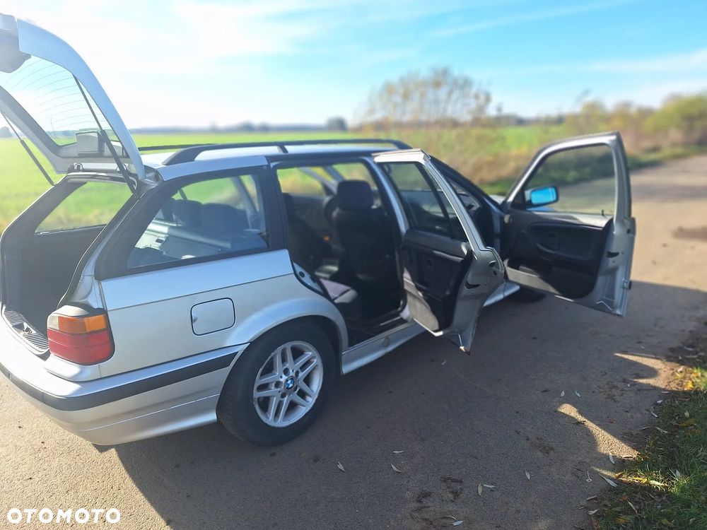 BMW Seria 3 318i - 1