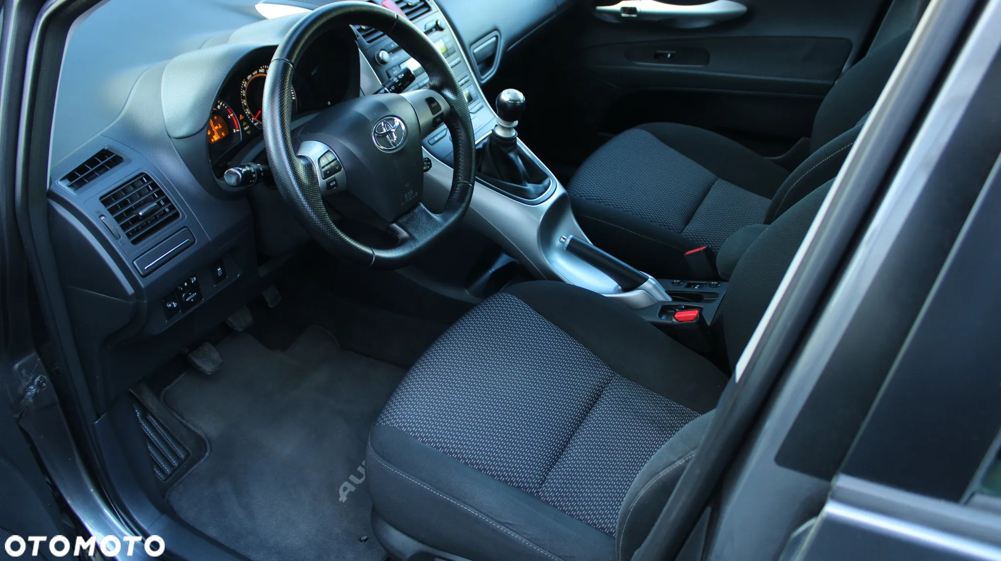 Toyota Auris 1.6 Premium - 29