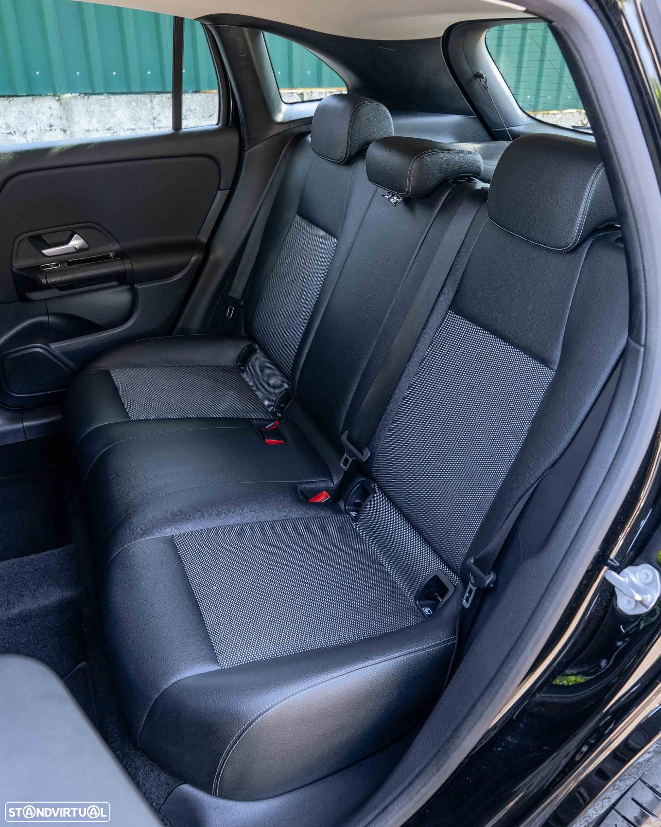 Mercedes-Benz GLA 180 7G-DCT - 15