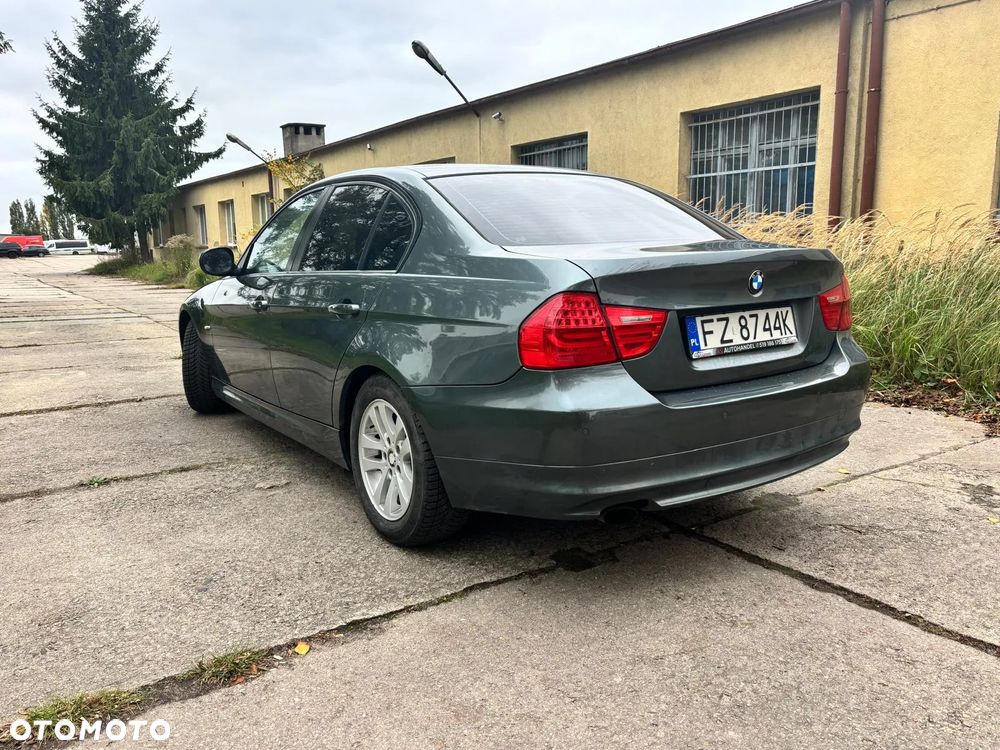 BMW Seria 3 318i - 7