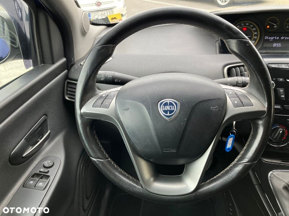 Lancia Ypsilon 1.2 8V Momo S&S - 14