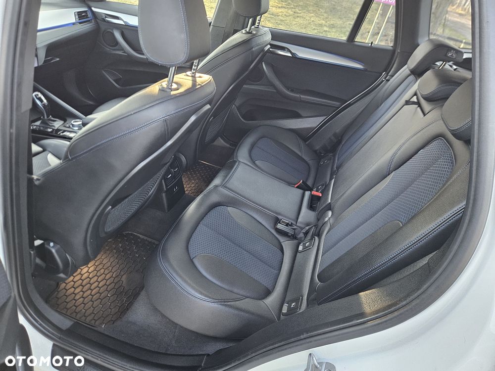 BMW X1 xDrive20i Sport Line sport - 12