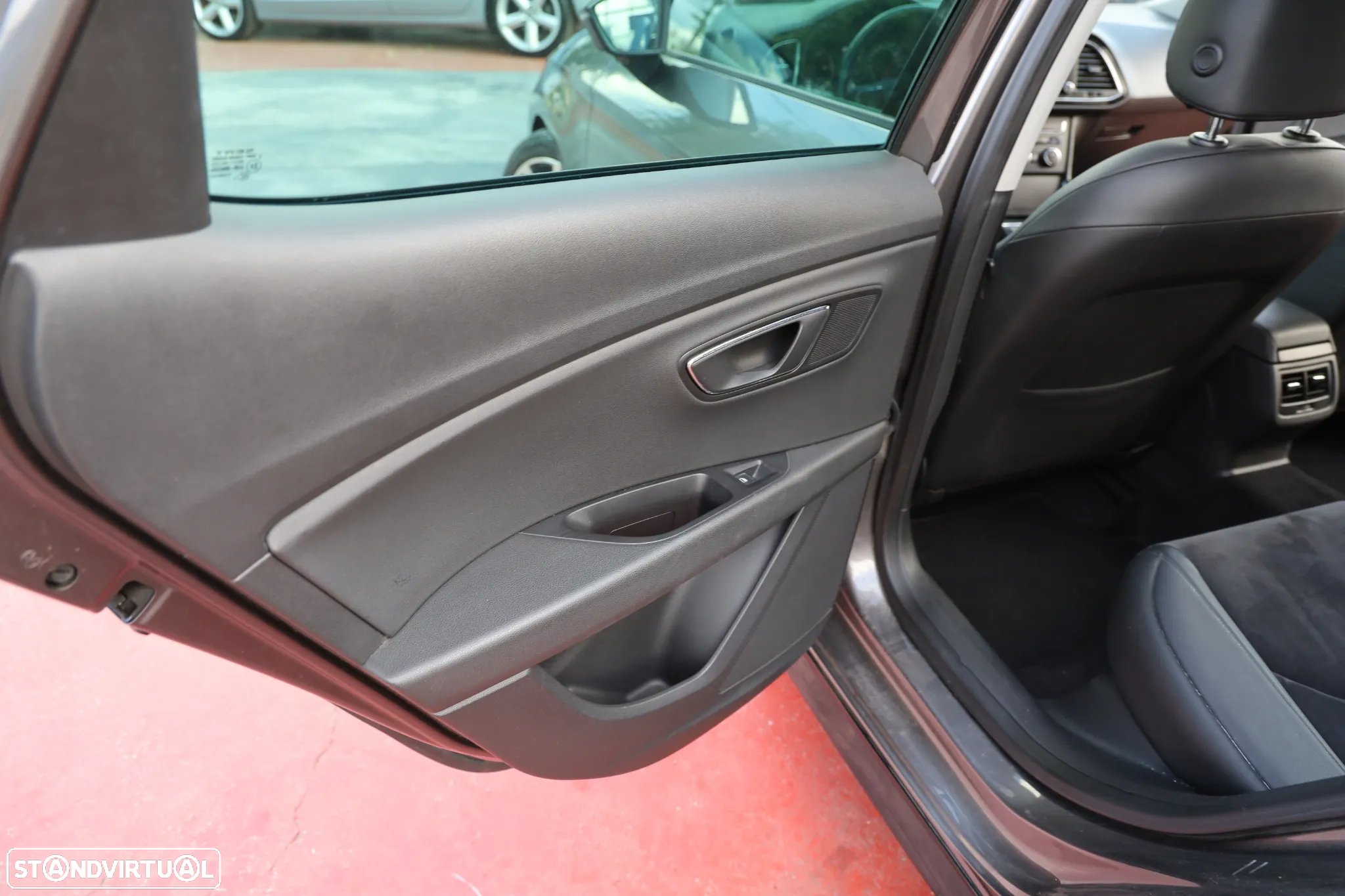 SEAT Leon 1.6 TDI S&S Style - 14