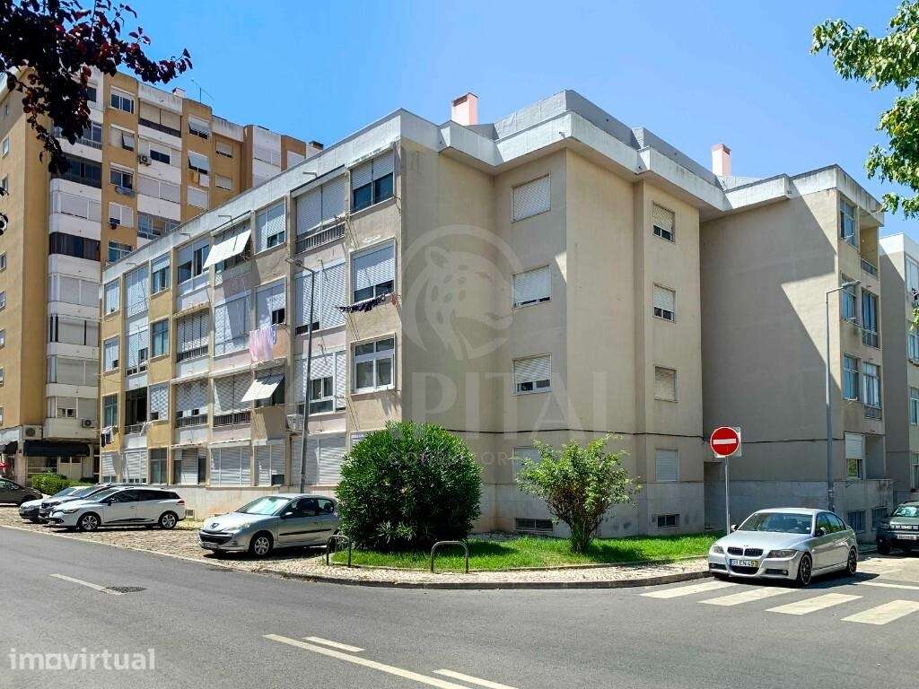 T2,  Rua Capitães de Abril   3º andar sem elevador c/ arrecadação 16