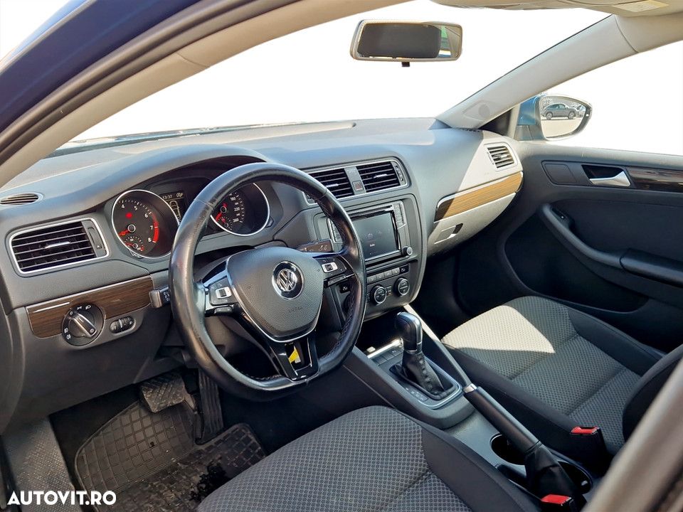 Volkswagen Jetta - 16