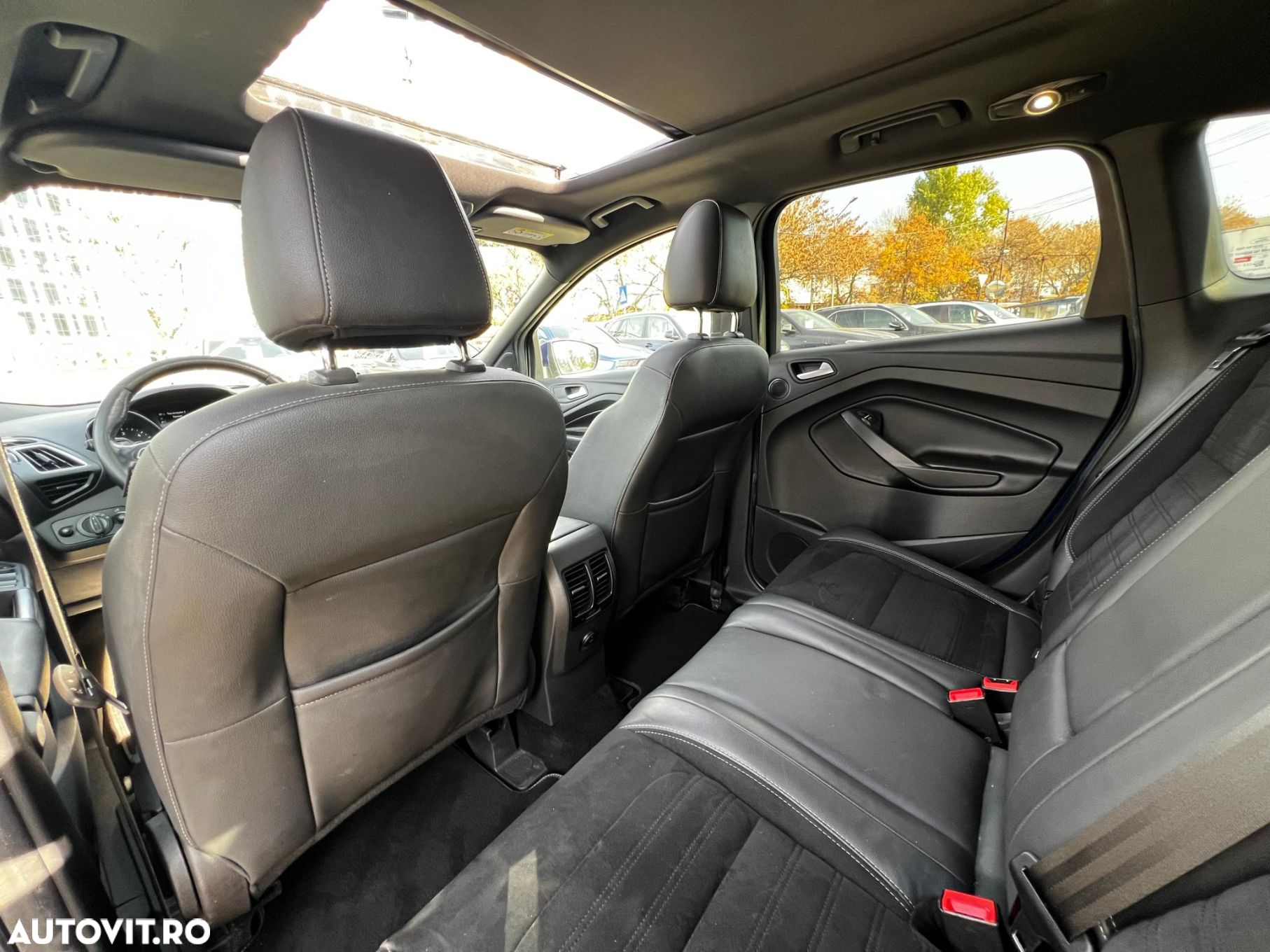 Ford Kuga 2.0 TDCi 4WD Powershift ST-Line - 28
