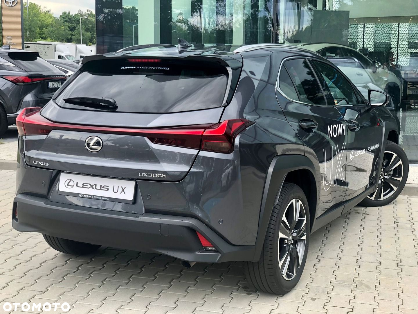 Lexus UX - 12