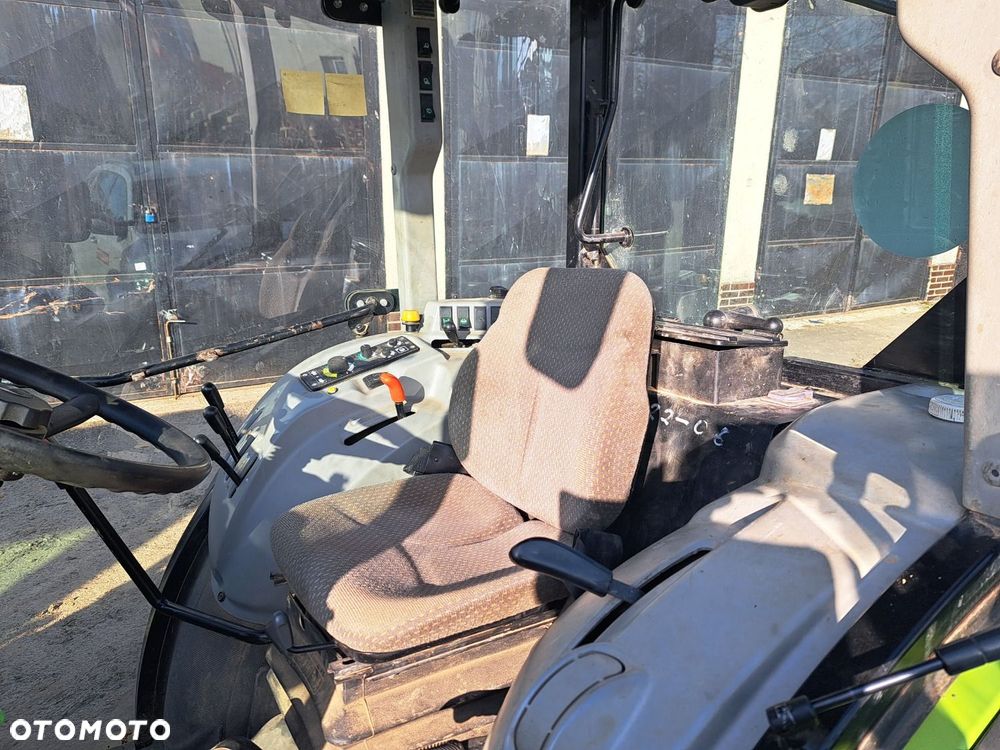 Claas Nexos 240F 4X4 - 14